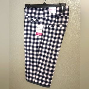 New Bermuda Short Size 8 by Kim Rogers